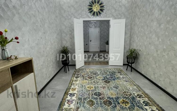 Отдельный дом · 6 комнат · 288 м² · 8 сот., Мкр Бәйтерек-1,ул 37 за 60 млн 〒 в  — фото 2