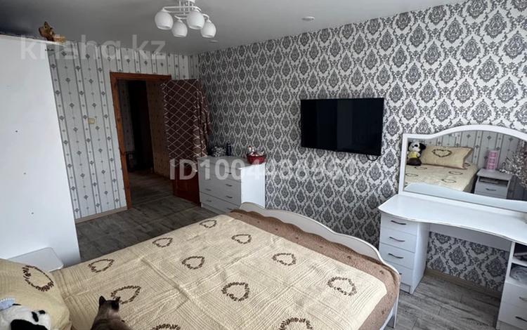 3-комнатная квартира · 70.4 м² · 3/9 этаж, 6 микрорайон — Пересечение больничной и тобольской улиц за 17.6 млн ₸ в Лисаковске — фото 2