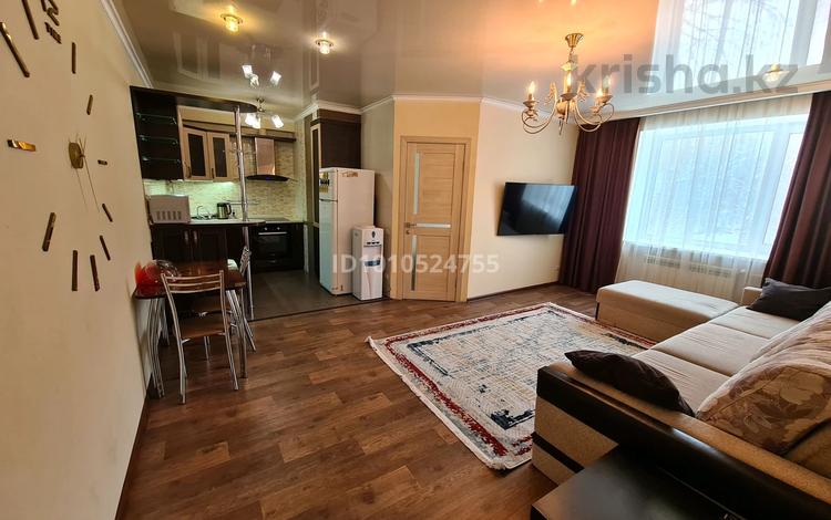 2-комнатная квартира · 48 м² · 2/6 этаж, мкр Михайловка , Мкр Михайловка, Аманжолова 5 — Возле поликлиники #1 за 299 000 〒 в Караганде, Казыбек би р-н — фото 2