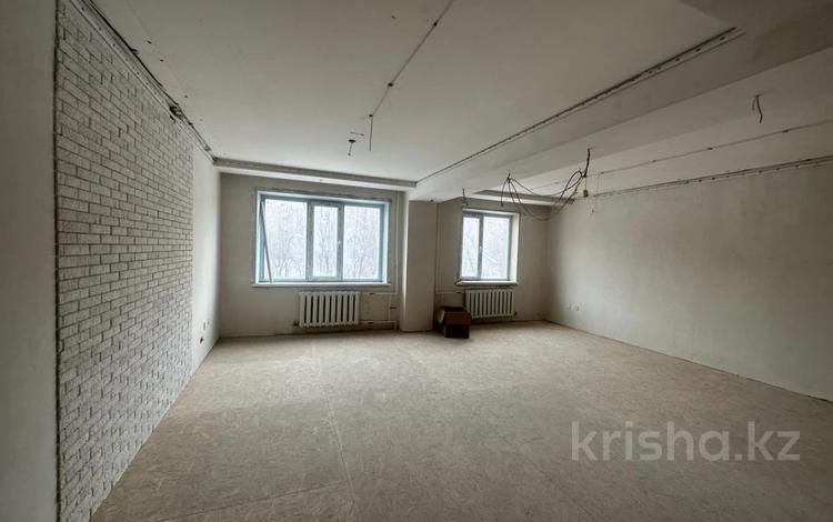 5-бөлмелі пәтер, 130.6 м², 3/6 қабат, ул. Горка Дружбы, бағасы: 38.5 млн 〒 в Темиртау — фото 2