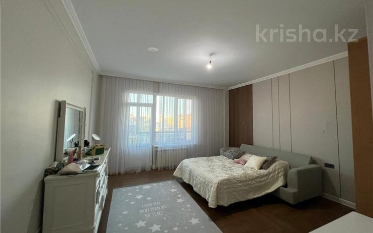 4-комнатная квартира · 160 м² · 7/15 этаж, Мамбедова 16 за 98 млн ₸ в Астане, Сарыарка р-н — фото 2