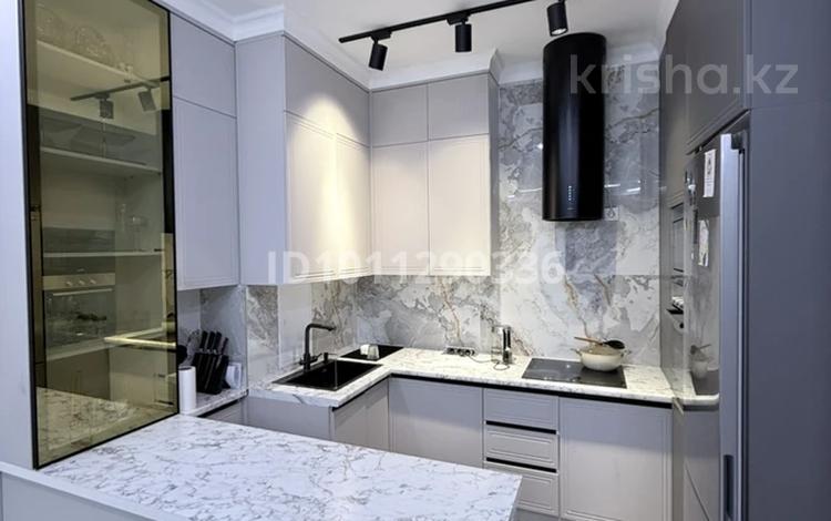 3-комнатная квартира · 93 м² · 11/12 этаж, 17-й мкр 55 за 38.5 млн ₸ в Актау — фото 2