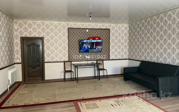 2-бөлмелі пәтер · 60 м² · 1/4 қабат, 1 мкр — Ерубаев, бағасы: 140 000 ₸ в Туркестане — фото 2