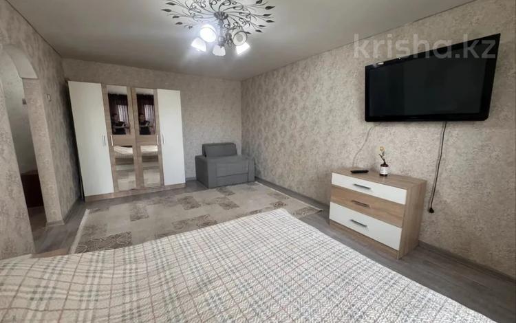 1-комнатная квартира · 68 м² · 4/5 этаж, мкр Достык, Жансугурова 114 за 150 000 ₸ в Талдыкоргане — фото 2