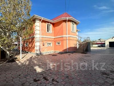 Продажа домов и дачи в Атырауской обл.: Отдельный дом · 6 комнат · 327.5 м² · 10 сот., мкр Ракуша, Казахстан 25 за 51 млн 〒 Отдельный дом · 6 комнат · 327.5 м² · 10 сот., мкр Ракуша, Казахстан 25 за 51 млн 〒 в Атырау