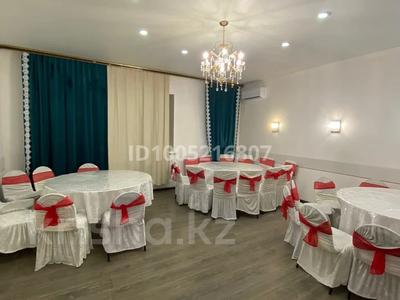 Дом · 5 комнат · 280 м², мкр Кунгей , 2 26 — Напротив Тбц Аян за 65 000 〒 в Караганде, Казыбек би р-н