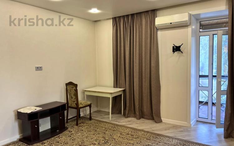 2-бөлмелі пәтер · 45 м², мкр Михайловка , Алалыкина 1, бағасы: 180 000 ₸ в Караганде, Казыбек би р-н — фото 2