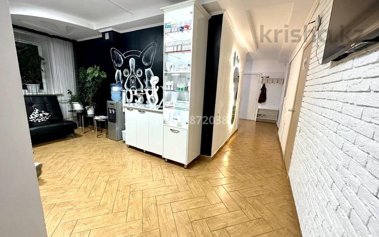 Свободное назначение, офисы, салоны красоты, образование, кабинеты и рабочие места, студии · 107.6 м² за 484 200 〒 в Павлодаре — фото 2