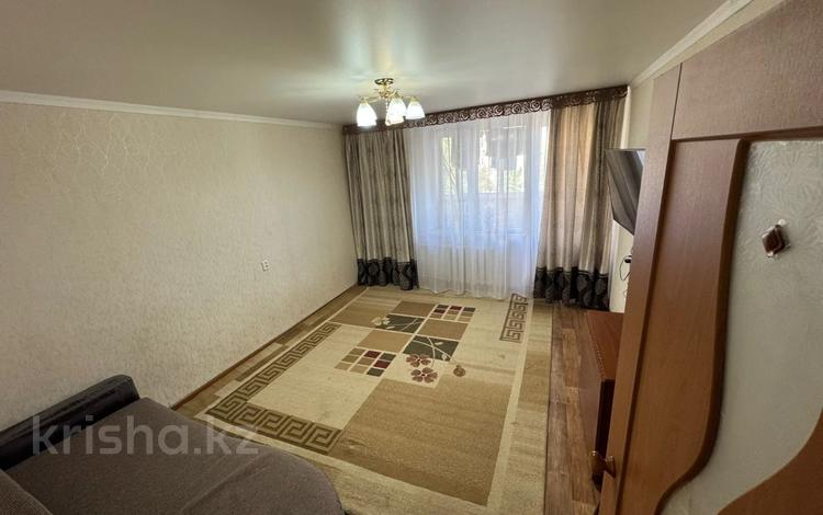 3-комнатная квартира · 60 м² · 5/10 этаж, мкр 4 32 за 19.7 млн 〒 в Уральске — фото 2