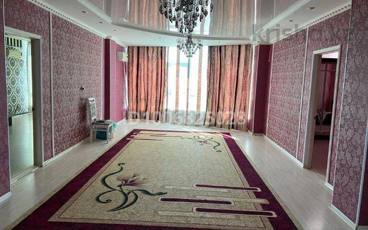 3-комнатная квартира · 140 м² · 18/25 этаж, мкр 11 — Мечеть «Нур Гасыр» за 300 000 〒 в Актобе — фото 2