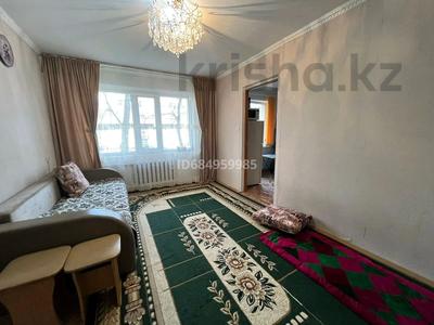 2-комнатная квартира, 45 м², 1/4 этаж, мкр Жилгородок, Лачугина 5 — За маг. Дина за 10 млн 〒 в Актобе, мкр Жилгородок