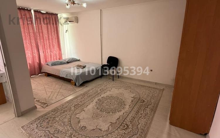 1-комнатная квартира · 35 м² · 2/5 этаж, Абая 50 — Универсам за 8 000 ₸ в  — фото 2