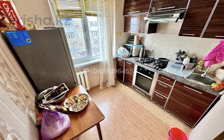 2-бөлмелі пәтер · 43 м² · 4/5 қабат, Азаттык 68 — Рембыттехника, бағасы: 16.5 млн ₸ в Атырау, мкр Жилгородок — фото 10