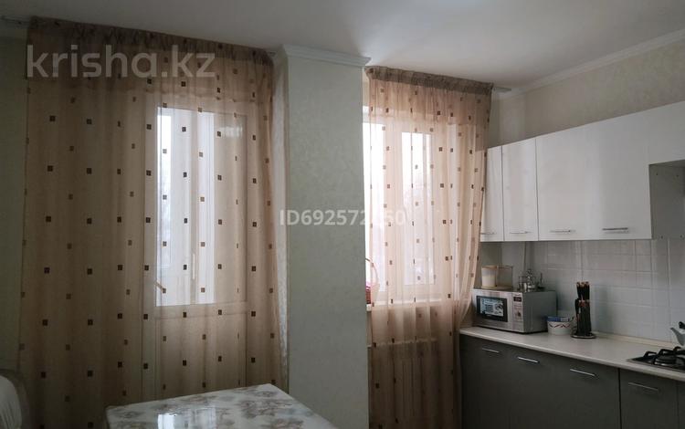 1-комнатная квартира, 39 м², 2/5 этаж, мкр Кокжиек за 21 млн 〒 в Алматы, Жетысуский р-н — фото 2