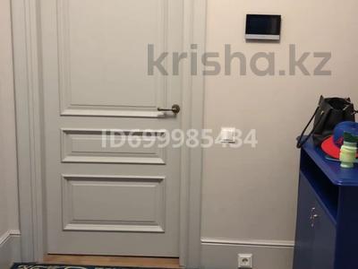 Отдельный дом · 5 комнат · 230 м² · 15 сот., Рысқұлов 2/1 — Рысқұлов/Ақан Сері көшелерінің қиылысы за 100 млн 〒 в Жибек Жолы