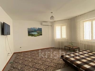 2-бөлмелі пәтер · 61 м², Мкр. Привокзальный 3а 14 блок В — Ж/д вокзал, рынок "Дина", бағасы: 10 000 〒 в Атырау, мкр Привокзальный-3А