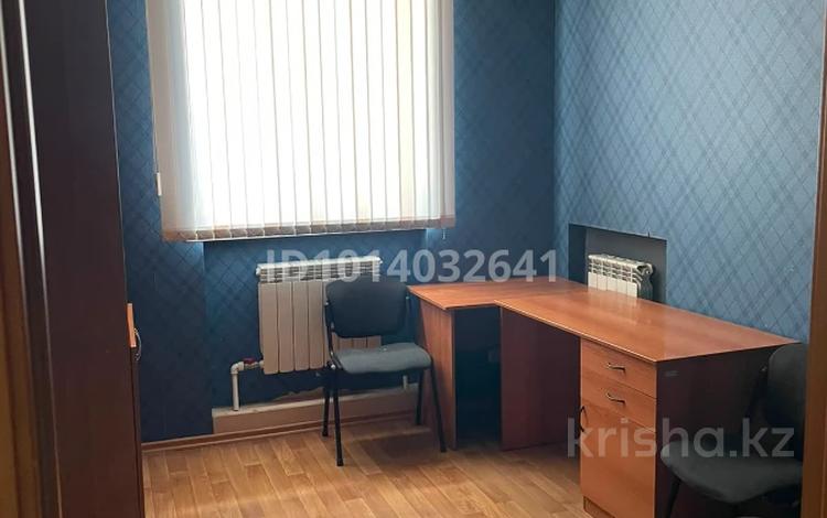 Свободное назначение, офисы, салоны красоты, сельское хозяйство, медцентры и аптеки, образование, кабинеты и рабочие места, студии · 10 м² за 58 000 ₸ в Караганде, Казыбек би р-н — фото 8