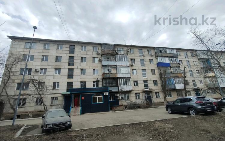 3-комнатная квартира · 56 м² · 4/5 этаж, мкр 5, Есет батыра 156 за 12.9 млн ₸ в Актобе — фото 2