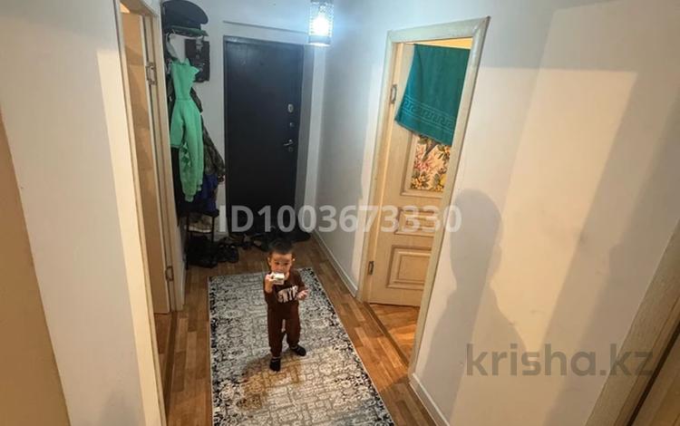 3-комнатная квартира · 58.4 м² · 1/5 этаж, мкр СМП 136, 136 8 за 18 млн 〒 в Атырау — фото 2