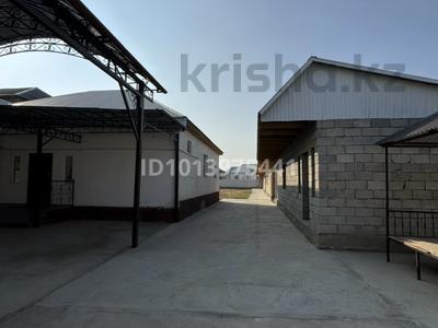 Жеке үй · 5 бөлме · 260 м² · 12 жүзд., Бектөбе ш/а., Оразбекұлы Нарбай 25 — 1, бағасы: 60 млн ₸ в Таразе, мкр Бектобе