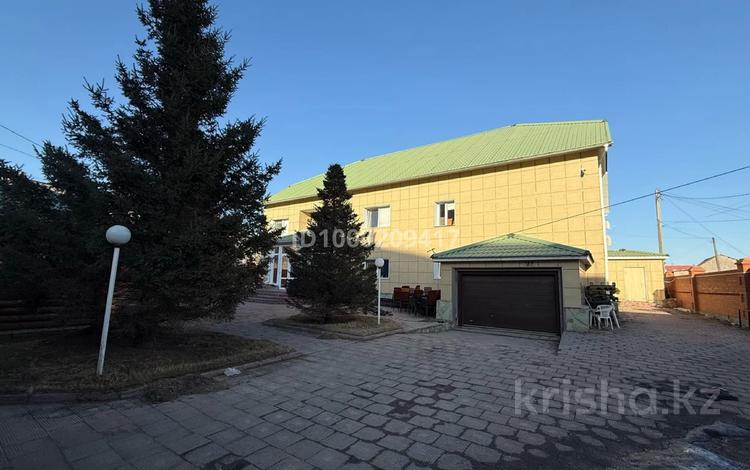 Отдельный дом · 10 комнат · 586 м², Желтоксан 133/1 за 5 млн ₸ в Павлодаре — фото 2