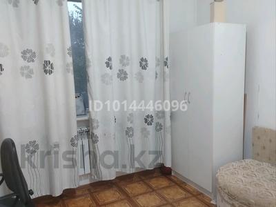 3-комнатная квартира · 70 м² · 2/4 этаж, мкр №9 29 за 300 000 ₸ в Алматы, Ауэзовский р-н
