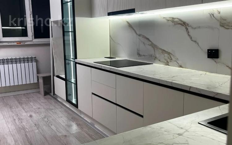 2-комнатная квартира · 60 м² · 5/12 этаж, мкр Дарабоз — ИПОТЕКУ ПРОХОДИТ НО НАДО ЧУТЬ ПОДОЖДАТЬ ТАК КАК БАЛКОН УЗАКАНИВАЮТ!ТОРГ СИМВОЛИЧЕСКИЙ за 37 млн ₸ в Алматы, Алатауский р-н — фото 2