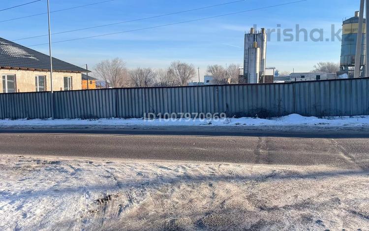 Свободное назначение, офисы, магазины и бутики, склады, азс, автосервисы и автомойки, общепит, салоны красоты, сельское хозяйство, бани, гостиницы и зоны отдыха, медцентры и аптеки, образование, развлечения · 1165 м² за 69 млн 〒 в Жанатурмысе — фото 3