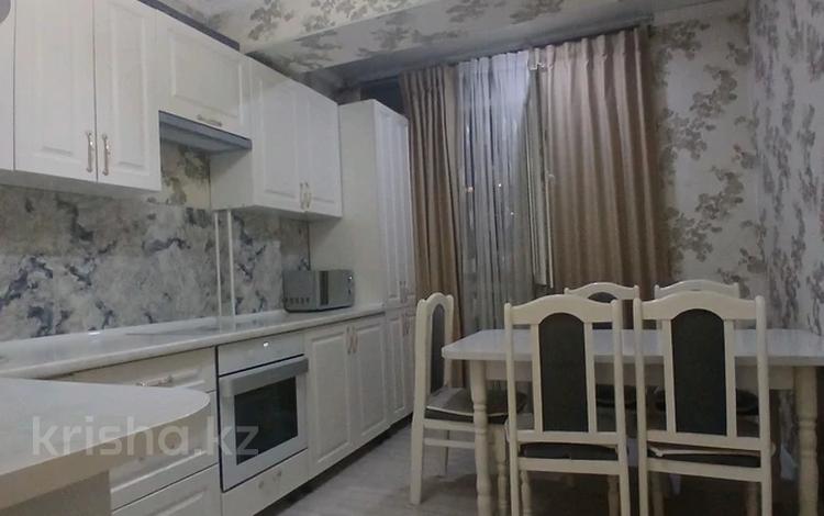 2-комнатная квартира · 67 м² · 7/9 этаж, мкр Айнабулак-2 85 за 300 000 ₸ в Алматы, Жетысуский р-н — фото 2
