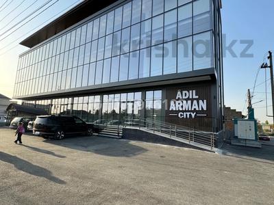 Свободное назначение, офисы, магазины и бутики, общепит, салоны красоты, фитнес и спорт, медцентры и аптеки, образование, развлечения, конференц-залы, кабинеты и рабочие места, студии · 2300 м² за 11.5 млн 〒 в Шымкенте, Абайский р-н