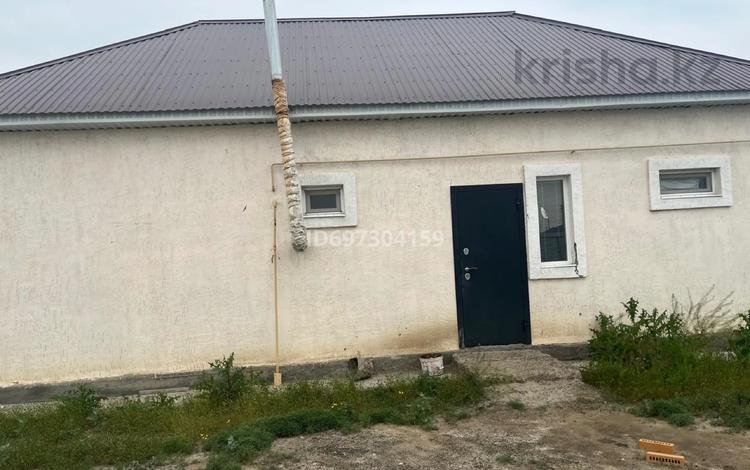 Отдельный дом · 2 комнаты · 72 м² · 10 сот., Оркен - 2, 7-яулица 8 — Возле дороги за 150 000 〒 в Атырау — фото 2