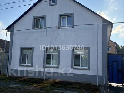 Жеке үй · 5 бөлме · 214 м² · 4 жүзд., Асана Тайманова 90 — Гумара Караша и Никита Савичева, бағасы: 70 млн ₸ в Уральске