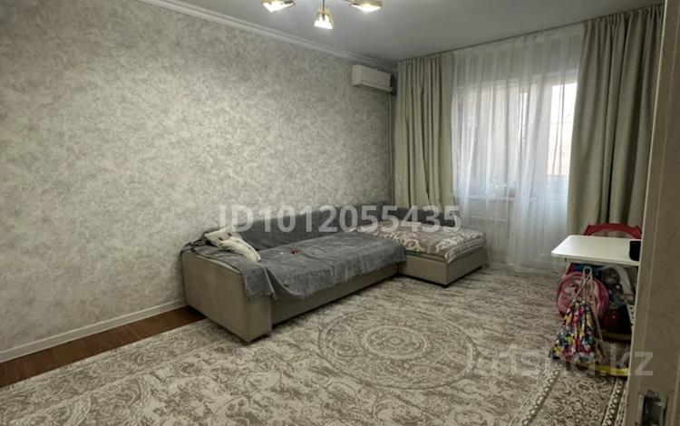 1-комнатная квартира · 40 м² · 2/5 этаж, мкр Кокжиек за 180 000 ₸ в Алматы, Жетысуский р-н — фото 2