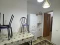 2-комнатная квартира · 58 м² · 1/5 этаж, Мкр Арай 3 80э — Пәтер мкр Арай 3те орналасқан. 15 мектеп-лицейі бар, балабақша бар. жақын жерде дүкен, аулада ойын алаңы бар. 35,20,31 қоғамдық көлік (автобус) жүреді. за 150 000 ₸ в  — фото 6