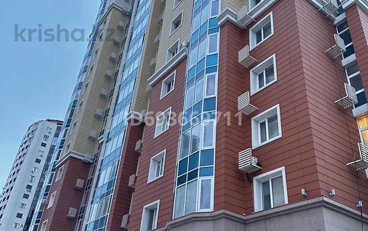 2-комнатная квартира, 65 м², 7/16 этаж, Иманбаевой 10 за 32.5 млн 〒 в Астане, р-н Байконур — фото 19