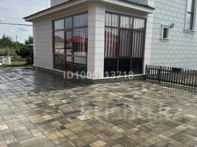 Отдельный дом · 5 комнат · 220 м², Райымбек батыр 90 — Возле мини маркета Сапа за 1 млн 〒 в Актобе, жилой массив Акжар-2