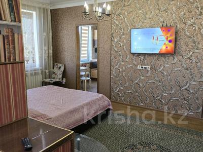 1-комнатная квартира · 45 м² · 3/5 этаж, 12-й мкр 3 — ТРК Актау, ТД Мечта, 12 и 13 школа за 2 000 〒