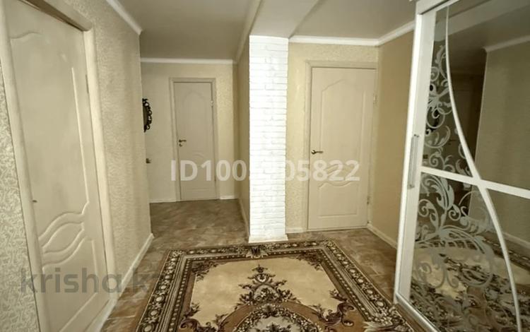 2-комнатная квартира · 63.5 м² · 1/5 этаж, Билге Каган 42 — вокзала за 17 млн 〒 в Актобе, мкр. Курмыш — фото 2