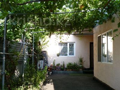Жеке үй · 7 бөлме · 800 м² · 8 сот., мкр Заря Востока, ул. Уйгурская 23А — Уйгурская-Амангельды, бағасы: 80 млн ₸ в Алматы, Алатауский р-н