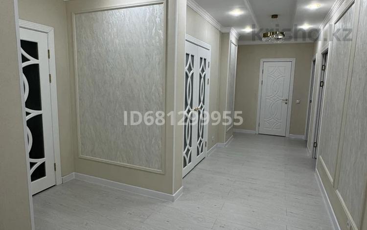 3-бөлмелі пәтер · 130 м² · 3/9 қабат, Алтын орда ш/а., Батыс 2, бағасы: 51.9 млн ₸ в Актобе, мкр. Алтын орда — фото 54