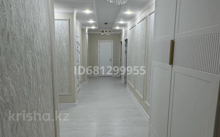 3-комнатная квартира · 130 м² · 3/9 этаж, мкр. Алтын орда, Батыс 2 за 52 млн ₸ в Актобе — фото 56
