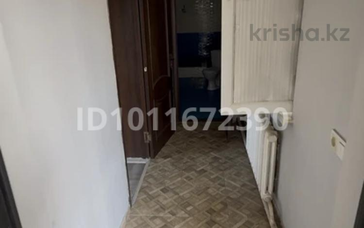 2-бөлмелі пәтер · 12 м², Кебекбай Аманжолов 48 — улица находится возле учетчик света, бағасы: 160 000 ₸ в Туздыбастау (Калинино) — фото 2