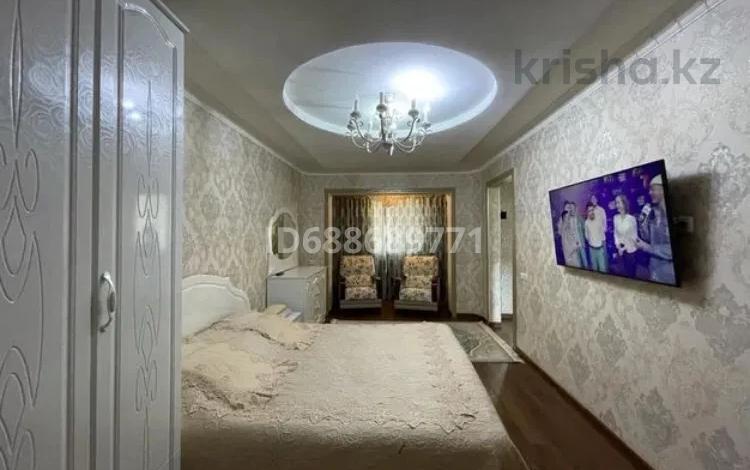 1-комнатная квартира, 32 м², 3/5 этаж посуточно, Проспект Бауыржана Момышулы за 12 000 〒 в Шымкенте, Аль-Фарабийский р-н — фото 2
