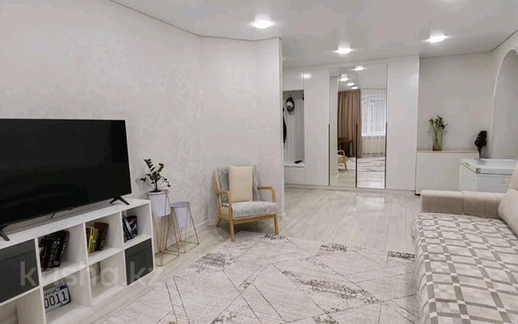 3-бөлмелі пәтер · 78 м² · 1/10 қабат, проспект Казыбек би 36, бағасы: 37.6 млн ₸ в Усть-Каменогорске — фото 2