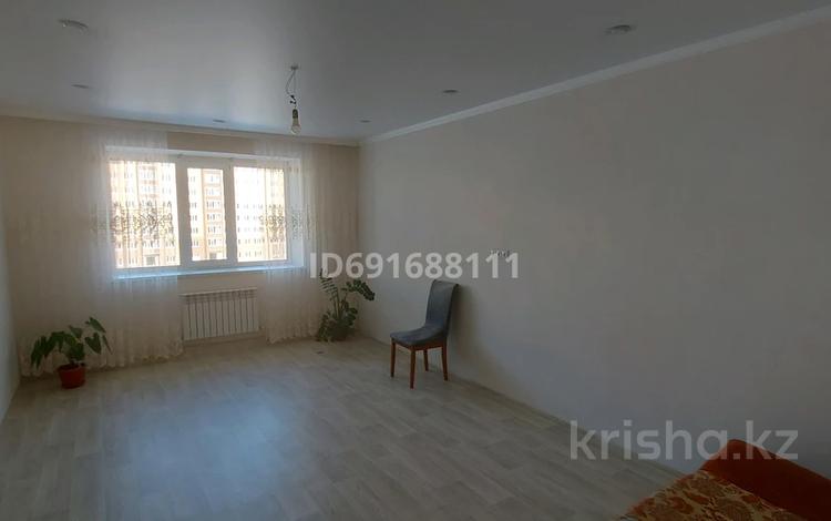 2-комнатная квартира, 80 м², 4/5 этаж помесячно, Кеменгер — 10-м мкр, улица Тәуелсіздік.