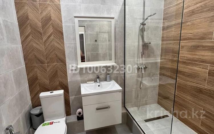 2-бөлмелі пәтер · 65 м² · 15/15 қабат, 17-ш/а., ​17-й микрорайон 6, бағасы: 350 000 ₸ в Актау, 17-й мкр — фото 2