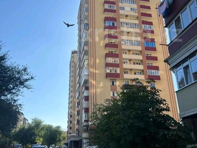 2-бөлмелі пәтер · 90 м² · 15/17 қабат, Жандосова 150/2, бағасы: 350 000 ₸ в Алматы, Ауэзовский р-н