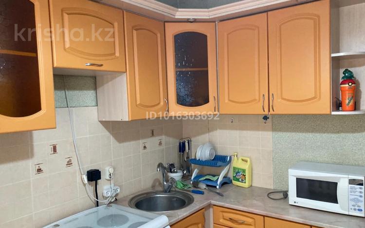 2-бөлмелі пәтер · 54 м² · 2/10 қабат, 28-шағынаудан — улица Сатыбалдина, бағасы: 200 000 ₸ в Караганде, Казыбек би р-н — фото 9
