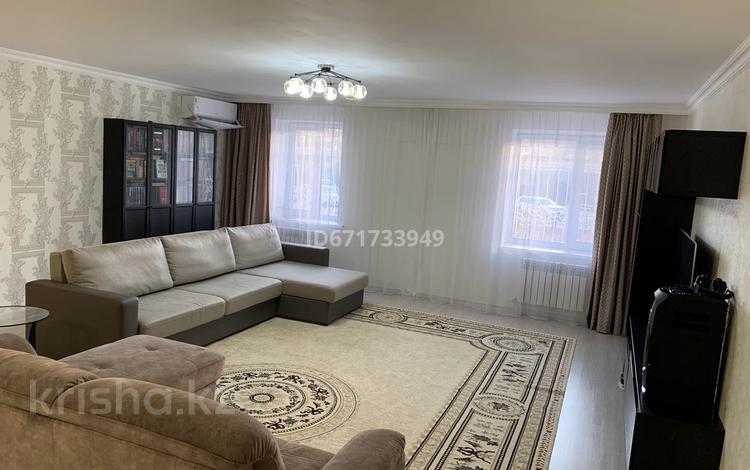 4-комнатная квартира, 168 м², 1/5 этаж, Сатпаева 42 за 60 млн 〒 в Атырау — фото 2