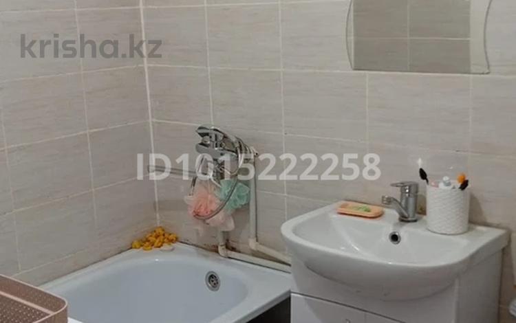 1-бөлмелі пәтер · 31 м² · 1/5 қабат, 13-шағынаудан 15, бағасы: 7 млн ₸ в Караганде, Алихана Бокейханова р-н — фото 2